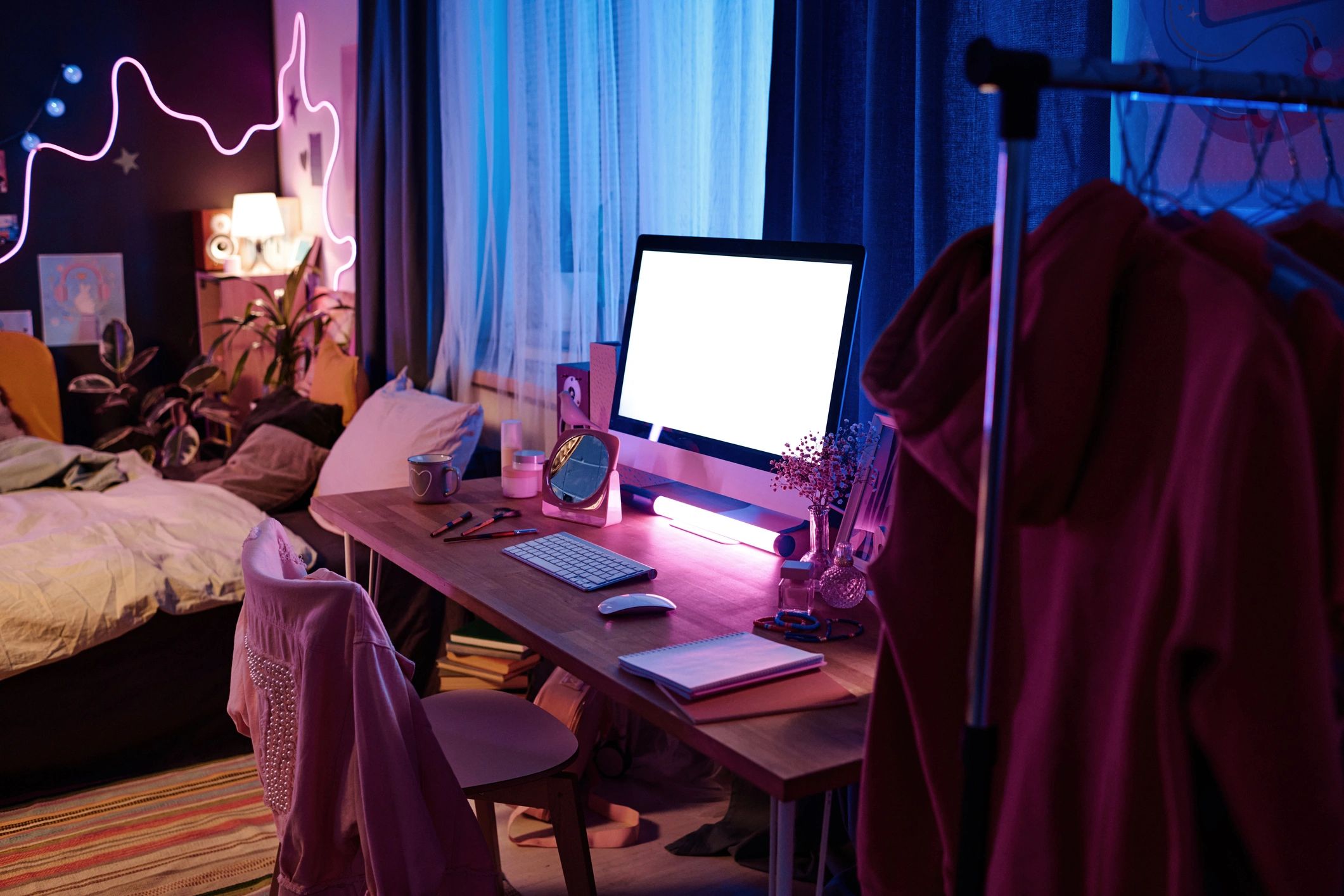 Setup gaming neon untuk kartu game Golden Fortune